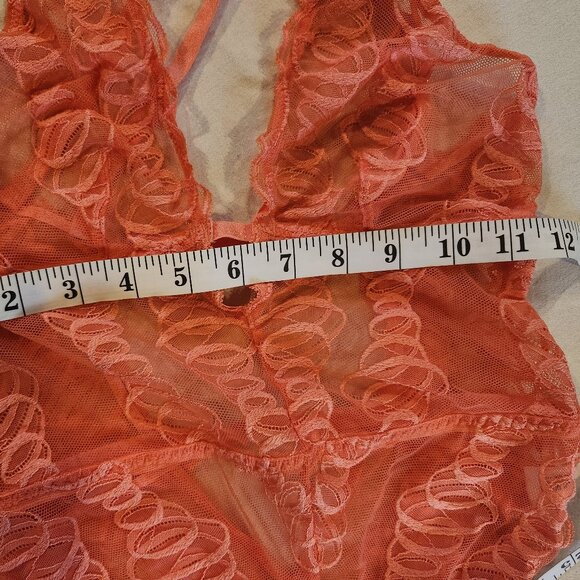 MENTIONABLES LACY CROTCHLESS TEDDY-HOT PINK SMALL - Picture 5 of 6